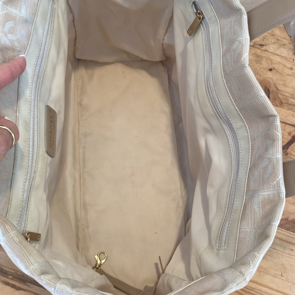 🎉 AUTHENTIC CHANEL CC TRAVEL LINE CANVIS TOTE‼️ - Picture 14 of 17